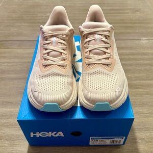 HOKA Women’s ARAHI 7 Road-Running Sneakers - Size 7.5 B (Regular)